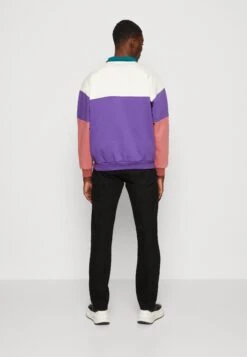 Kaotiko Crew Adler Unisex - Sudadera - Purple/Burgundy/Ivory -Kaotiko Tienda 0c9fa0f0e90a47b88966a85a38df32f7