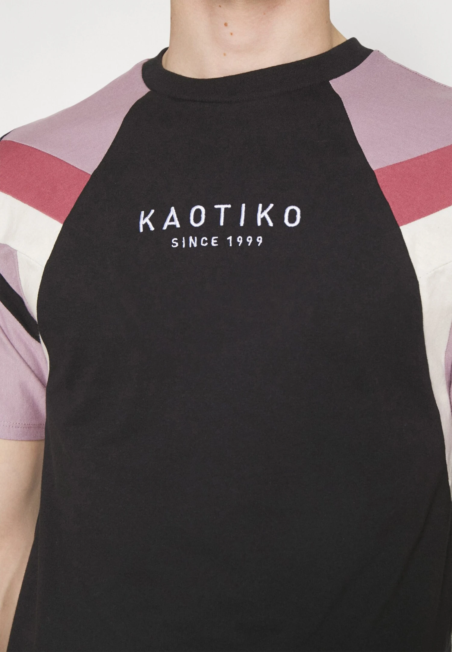Kaotiko Joss Unisex - Camiseta Estampada - Black/Malva/Burgundy 7 Kaotiko Joss Unisex - Camiseta Estampada - Black/Malva/Burgundy - Image 5