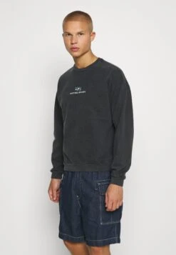 Kaotiko Crew Washed Isis Unisex - Sudadera - Black -Kaotiko Tienda 1e7bae41d47e46058ec3d948284b050f