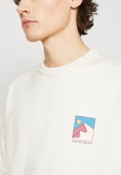 Kaotiko Crew Mountain Unisex - Sudadera - Ivory -Kaotiko Tienda 1ecbfeade3844be2b968c7343bf84d47