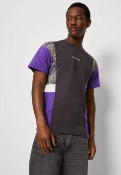 Kaotiko Memphis Unisex - Camiseta Estampada - Ivory/Grey/Purple -Kaotiko Tienda 28dc118ee021496bb6622b4b815e448f