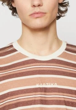 Kaotiko Luka Stripes Unisex - Camiseta Estampada - Brown -Kaotiko Tienda 2fc858b481fe44bbb9b31c47a3ff6995