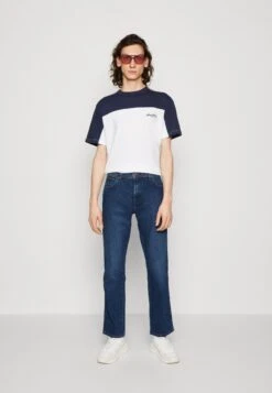 Kaotiko Elmo Unisex - Camiseta Estampada - White/Navy/Malva -Kaotiko Tienda 3266aa58d9e34432857c578a1f6c2995