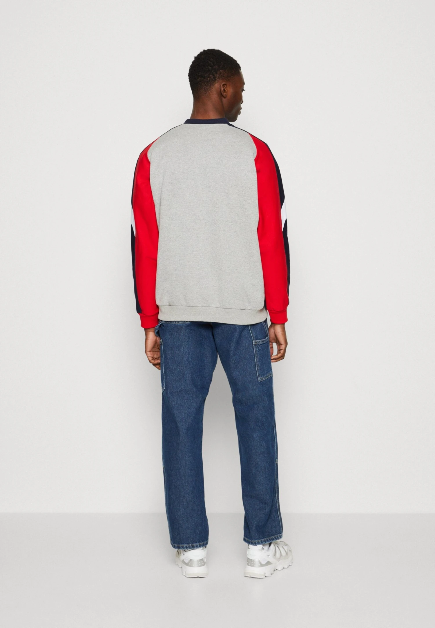 Kaotiko Crew Keoni Unisex - Sudadera - Grey/Royal/Red 5 Kaotiko Crew Keoni Unisex - Sudadera - Grey/Royal/Red - Image 3