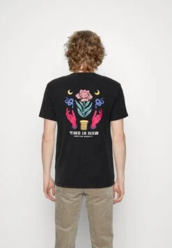 Kaotiko Washed Time Is Now Unisex - Camiseta Estampada - Black -Kaotiko Tienda 431482d8be0f4aa288bb16514cd92643