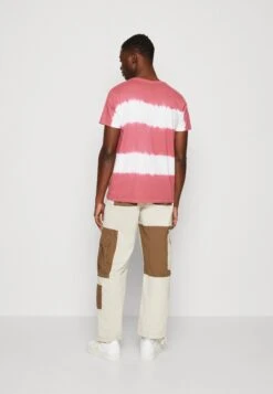 Kaotiko Tie Dye Sun Unisex - Camiseta Estampada - Burgundy -Kaotiko Tienda 46dc9b43503940d3810687d3b86fbdae