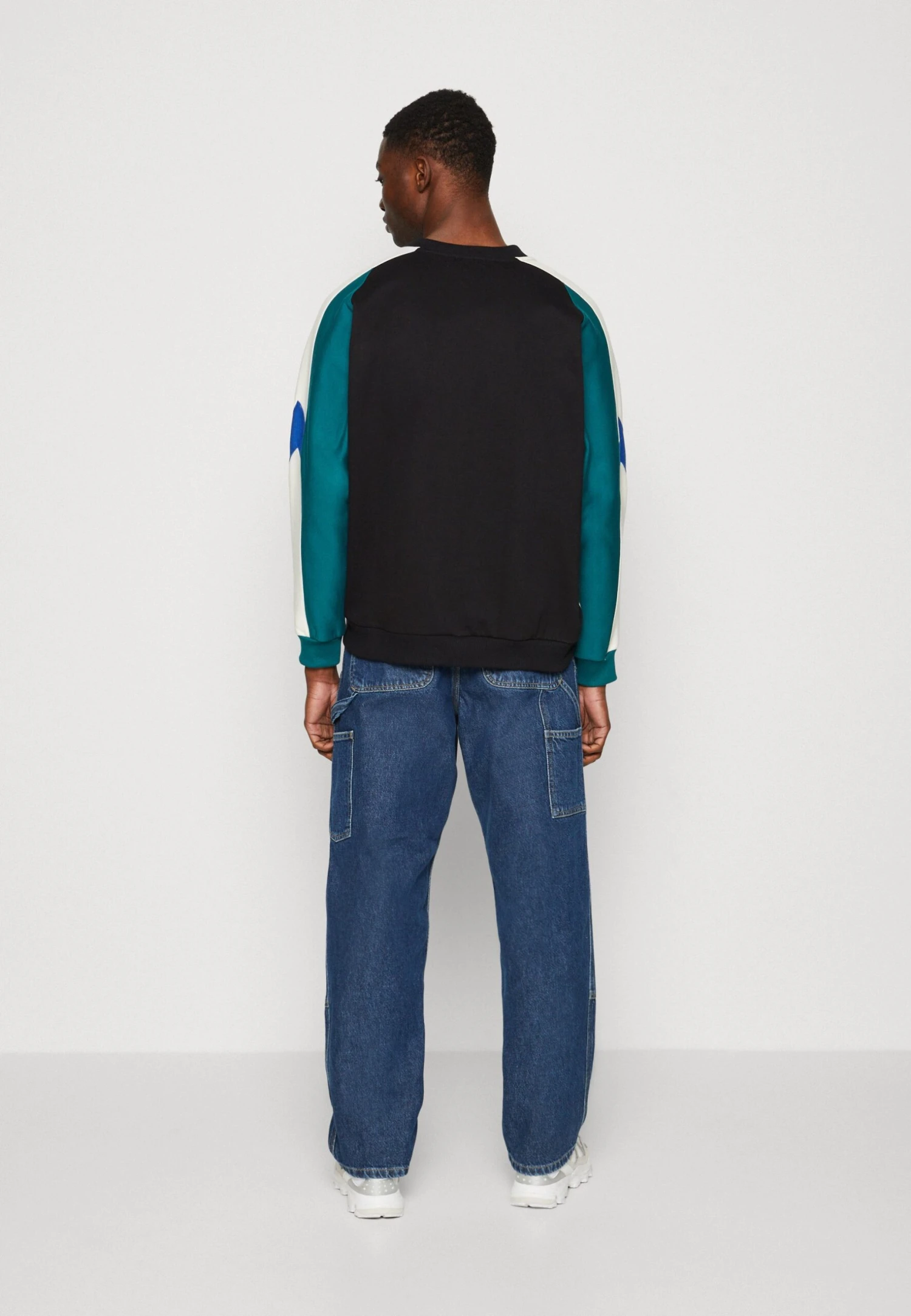 Kaotiko Crew Keoni Unisex - Sudadera - Black/Azafran/Royal 5 Kaotiko Crew Keoni Unisex - Sudadera - Black/Azafran/Royal - Image 3