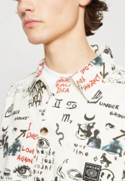 Kaotiko Underground Jacket Unisex - Chaqueta Vaquera - Ivory 13 Kaotiko Underground Jacket Unisex - Chaqueta Vaquera - Ivory -Kaotiko Tienda 4f3d599969e5497dae9a3713273df6f2