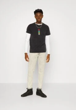 Kaotiko Washed Mouth Colors Unisex - Camiseta Estampada - Black -Kaotiko Tienda 5063cc9938014bc1a29e6daca19d0866