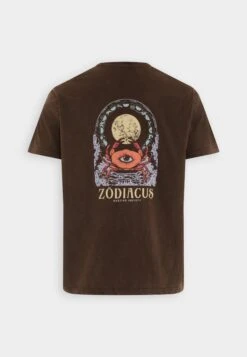 Kaotiko Washed Zodiacus Unisex - Camiseta Estampada - Brown -Kaotiko Tienda 5a23e9dbf0ec4ddab298d68f5f28af6f