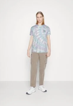 Kaotiko Tie Dye Bakari Unisex - Camiseta Estampada - Malva/Niagara -Kaotiko Tienda 5dc29f08cc8949bfba440e5af0becc5f