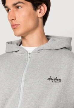 Kaotiko Crem Walker Unisex - Sudadera Con Cremallera - Grey/Apricot/Cloud 11 Kaotiko Crem Walker Unisex - Sudadera Con Cremallera - Grey/Apricot/Cloud -Kaotiko Tienda 6b36c09066604c35ae1dea550ce4f6bf