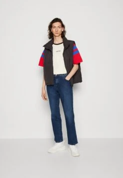 Kaotiko Levin Unisex - Camiseta Estampada - Ivory/Red/Royal -Kaotiko Tienda 7c2ca08ac4af4f2d8e307bf9c6a00e62