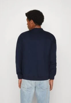 Kaotiko Crew Lighthouse Unisex - Sudadera - Navy -Kaotiko Tienda 7fdf891ea81648f6b7d69c19cc4554be