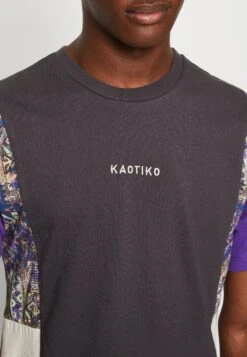 Kaotiko Memphis Unisex - Camiseta Estampada - Ivory/Grey/Purple -Kaotiko Tienda 83a9d8a7d1b54cac9e47fcdf10deca34