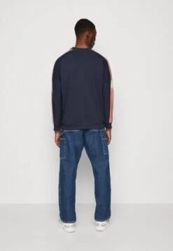 Kaotiko Crew Keoni Unisex - Sudadera - Navy/Burgundy/Malva -Kaotiko Tienda 86570a2d2875474f8bbfbbca571617cc