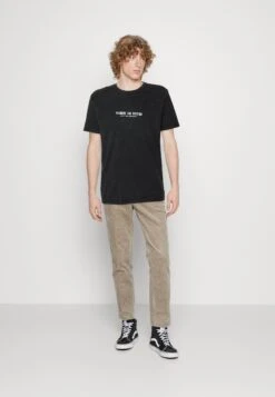 Kaotiko Washed Time Is Now Unisex - Camiseta Estampada - Black -Kaotiko Tienda 9a505f3e157742f1a004c4f60dcf441f