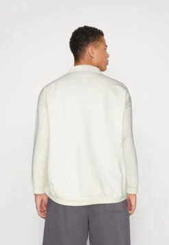 Kaotiko Crew Puppies - Polo - Off-White -Kaotiko Tienda 9ca505bcfbe54838b81e92090253e659