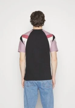 Kaotiko Joss Unisex - Camiseta Estampada - Black/Malva/Burgundy 9 Kaotiko Joss Unisex - Camiseta Estampada - Black/Malva/Burgundy -Kaotiko Tienda ae96ceb1c73647bea3ad93393e1c4169