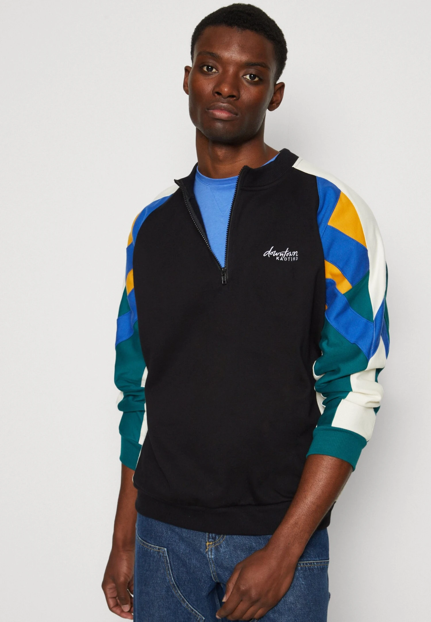 Kaotiko Crew Keoni Unisex - Sudadera - Black/Azafran/Royal 6 Kaotiko Crew Keoni Unisex - Sudadera - Black/Azafran/Royal - Image 4