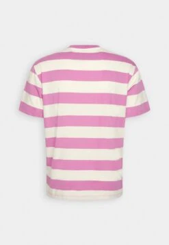 Kaotiko Niall Stripes Unisex - Camiseta Estampada - Burgundy/Ivory -Kaotiko Tienda bc67e8c55a04403fa211e697e4733296