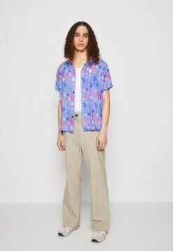 Kaotiko Shirt Wild Flower Unisex - Camisa - Niagara -Kaotiko Tienda c37b4f21724146f79c67ac5b3222e63a