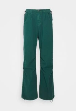 Kaotiko Pant Parachute Unisex - Vaqueros Boyfriend - Green 10 Kaotiko Pant Parachute Unisex - Vaqueros Boyfriend - Green -Kaotiko Tienda d256f999411f455a98510389df3dc158