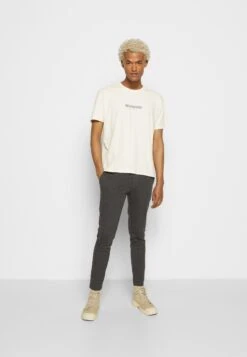 Kaotiko Nevermind Unisex - Camiseta Estampada - Ivory -Kaotiko Tienda d356c1dc24a548e989cfa41dcb3c08a5