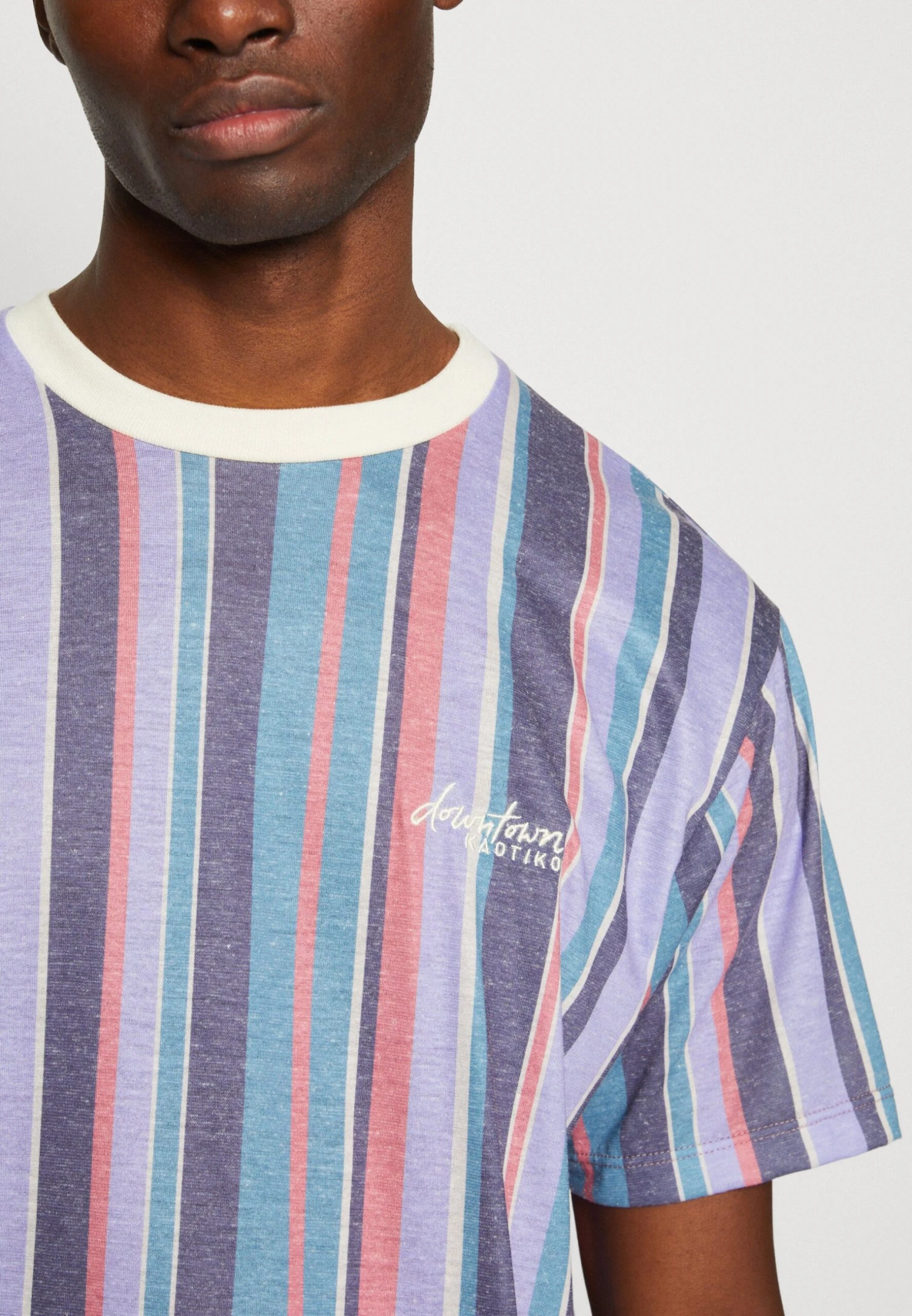 Kaotiko Luken Stripes Unisex - Camiseta Estampada - Malva 8 Kaotiko Luken Stripes Unisex - Camiseta Estampada - Malva - Image 6