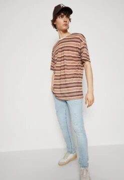 Kaotiko Luka Stripes Unisex - Camiseta Estampada - Brown -Kaotiko Tienda e98e40c1112d4078904f99510f30d3fd
