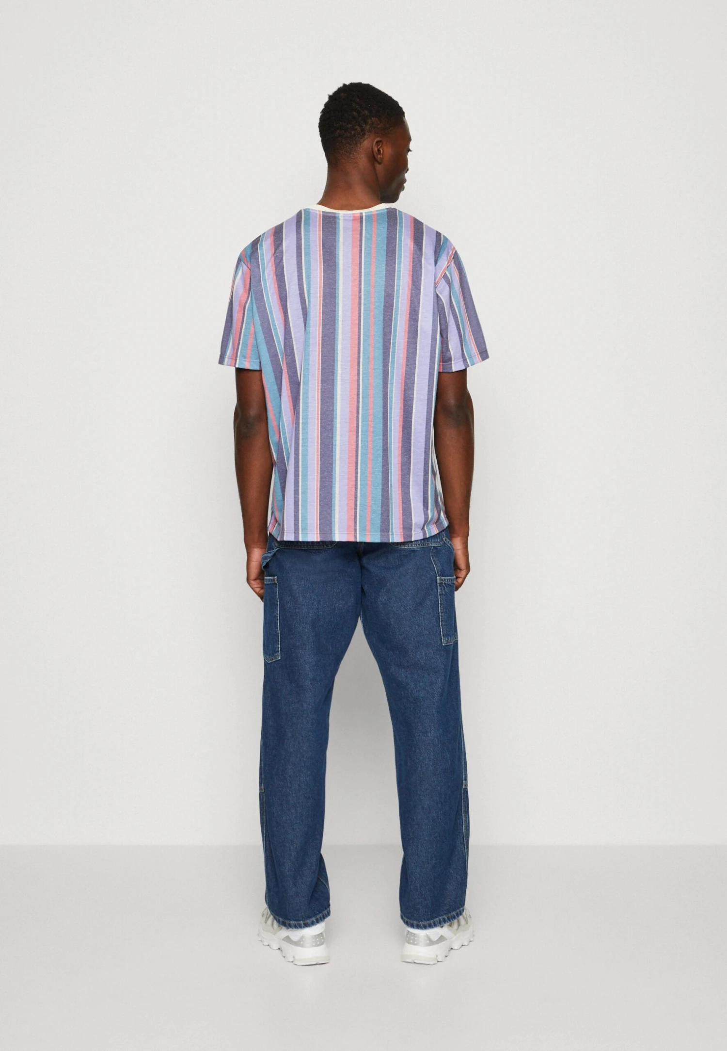 Kaotiko Luken Stripes Unisex - Camiseta Estampada - Malva 5 Kaotiko Luken Stripes Unisex - Camiseta Estampada - Malva - Image 3